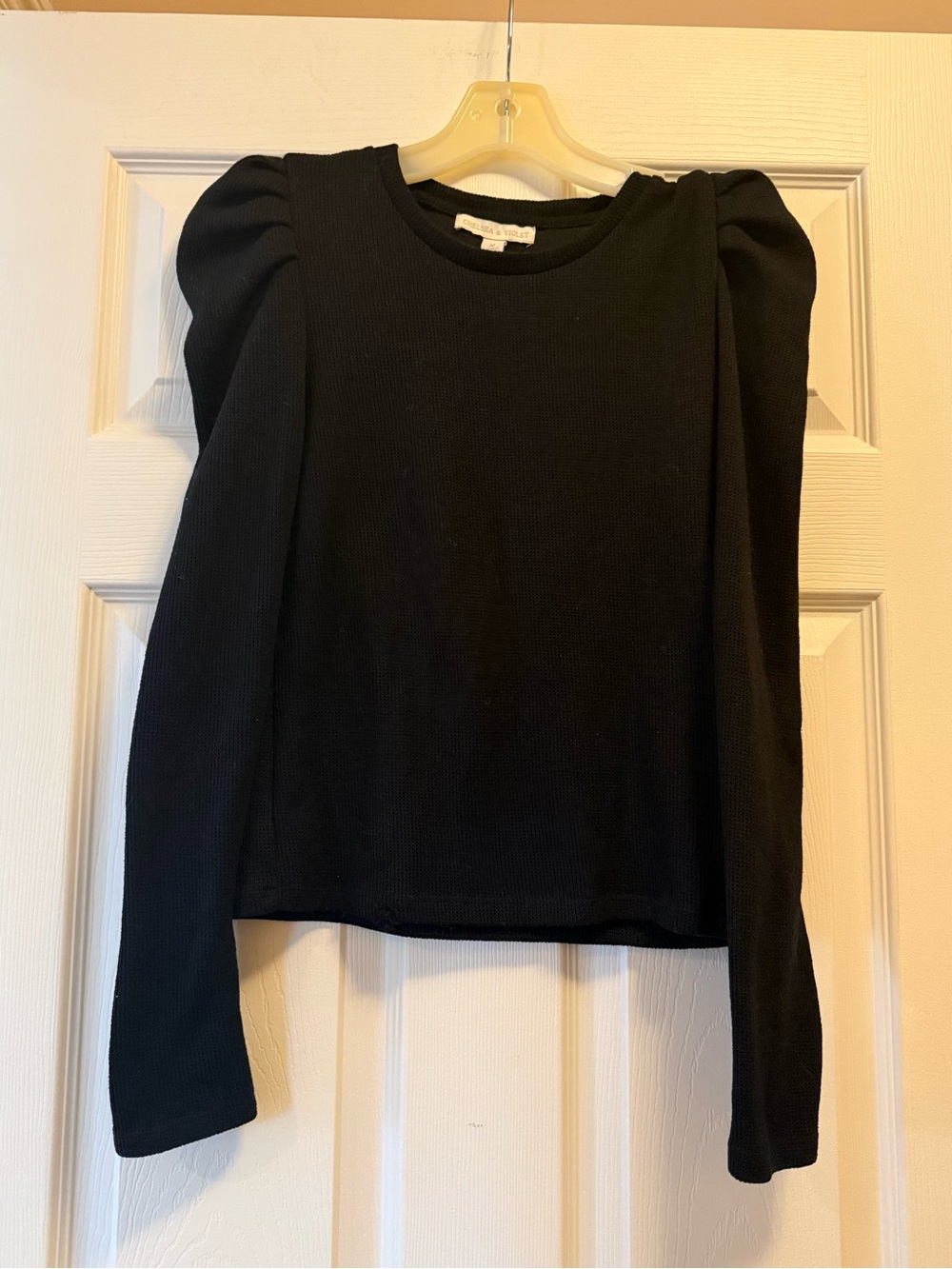 Chelsea & Violet Black Puff-Sleeve Ribbed Top size medium